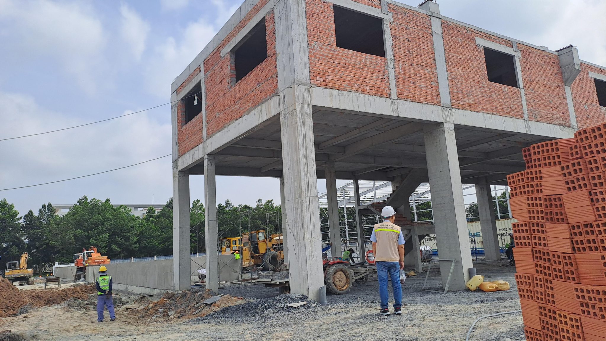 Trạm biến áp 1250kVA trong hoạt động công nghiệp.
