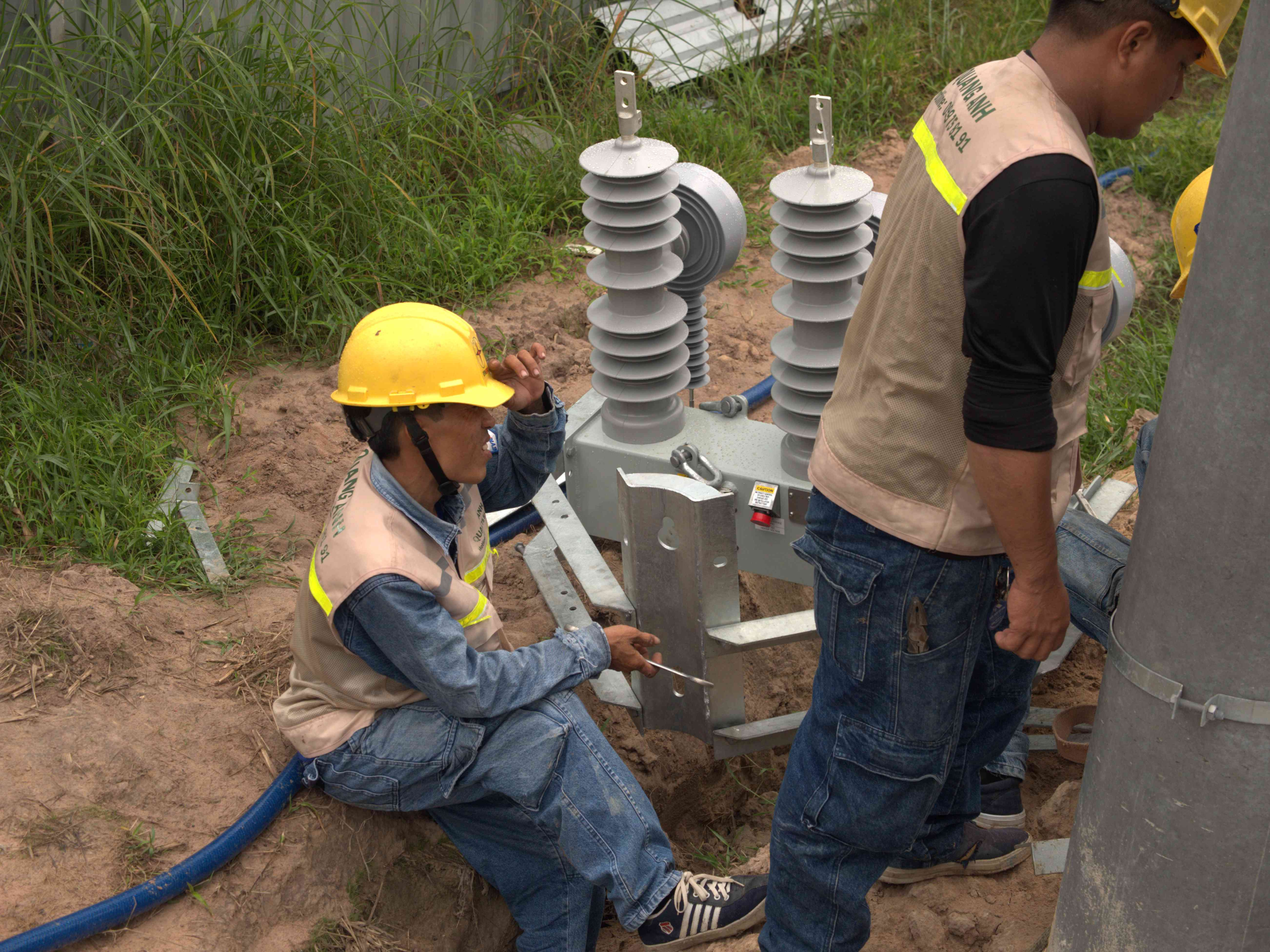 Giám sát năng lượng mặt trời. Giám sát hoạt động của hệ thống mặt trời trên màn hình máy tính.