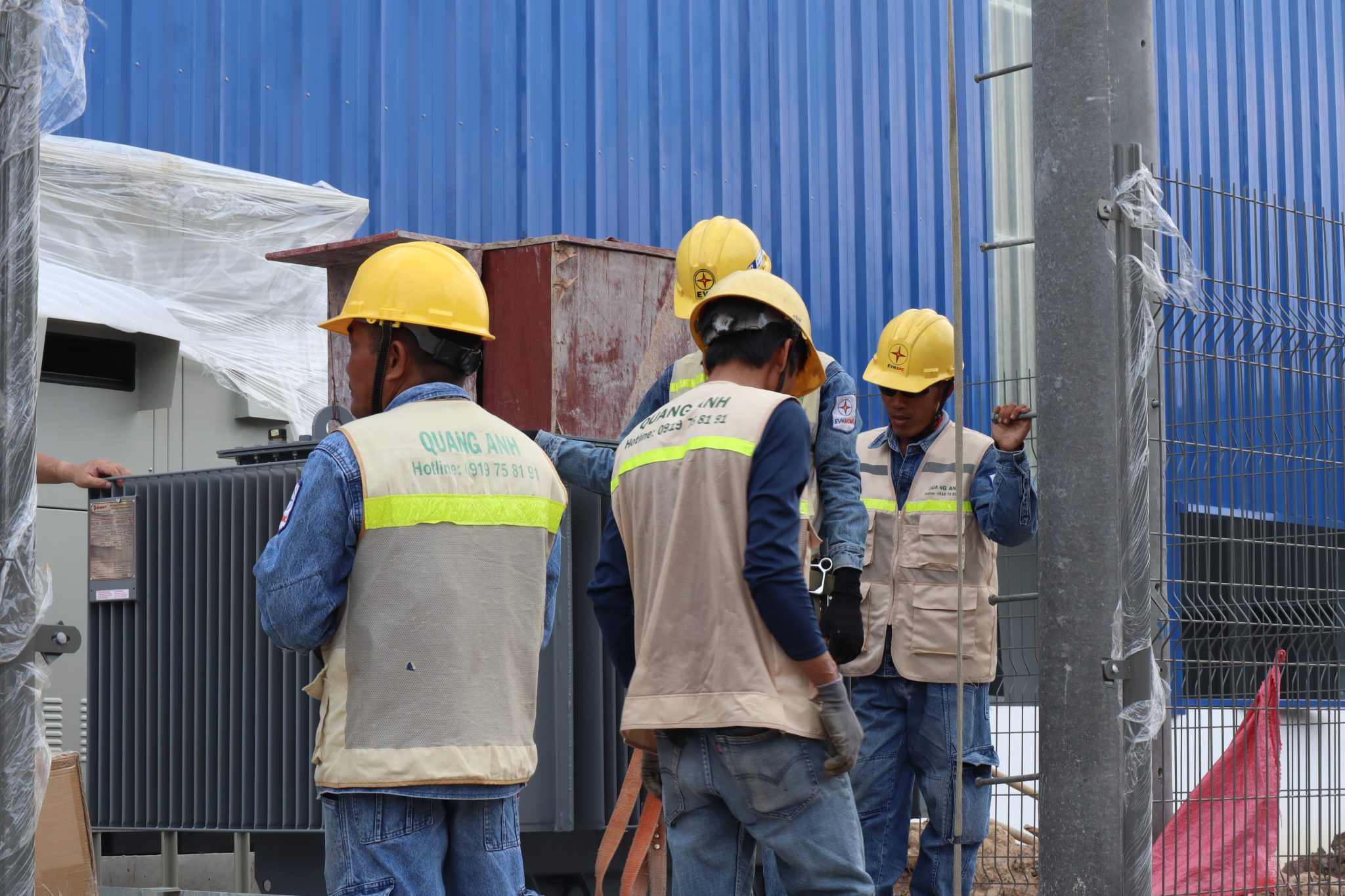 Quang cảnh trạm biến áp Khung cảnh trạm biến áp hiện đại của Quanganhcons.