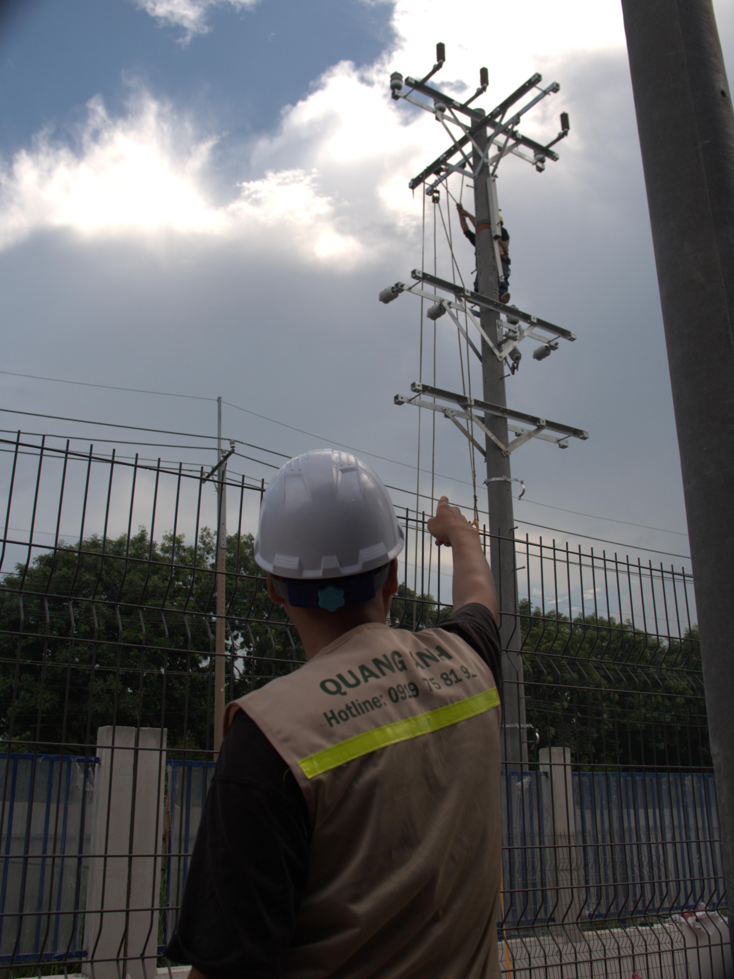 Hạng mục kỹ thuật trạm biến áp Sơ đồ bố trí các hạng mục kỹ thuật trạm biến áp gồm máy biến áp trung-hạ thế, tủ trung thế RMU/LBS/VCB, cáp trung thế, cáp hạ thế và điểm đấu nối