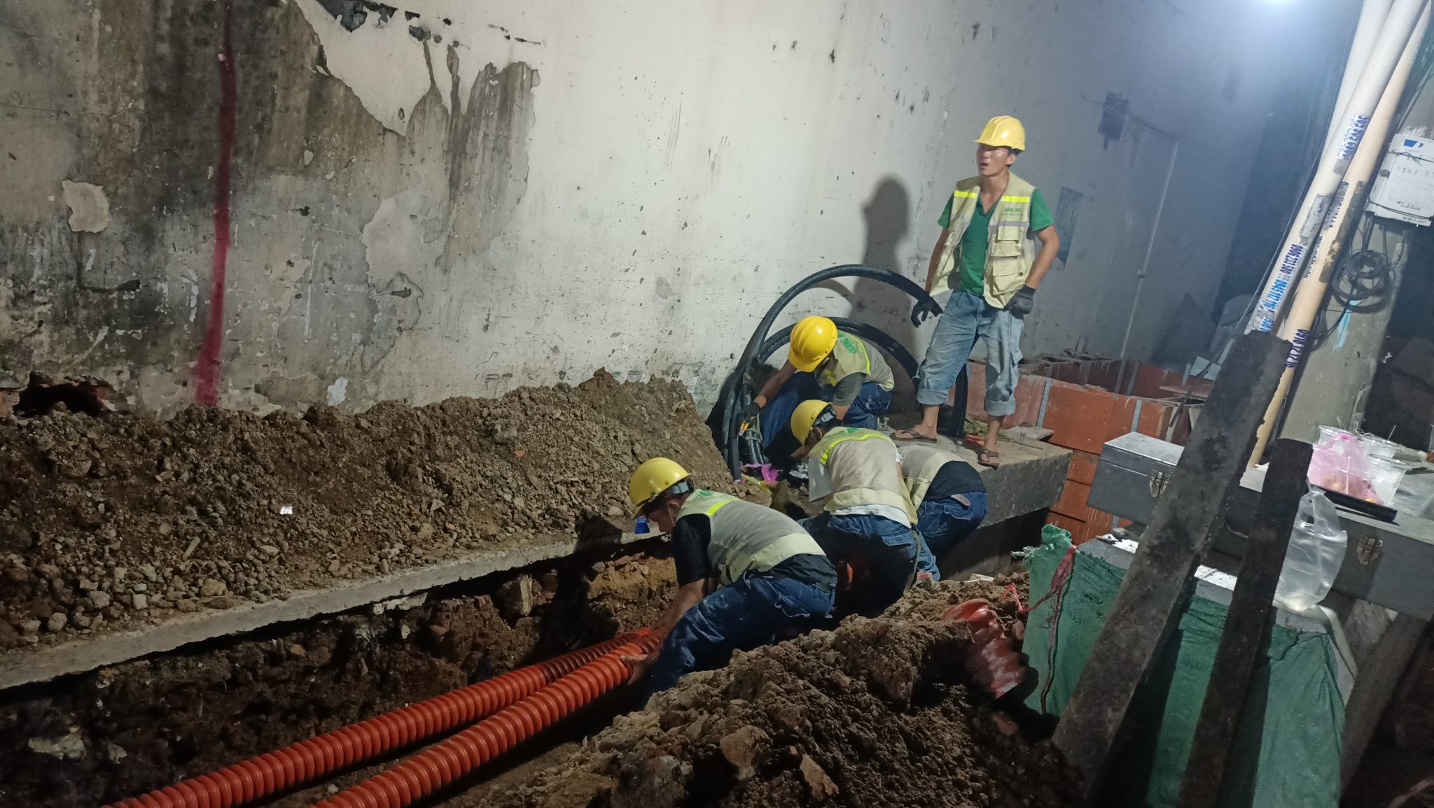 Thiết kế và thi công điện công nghiệp. Giám sát viên hệ thống điện công nghiệp.