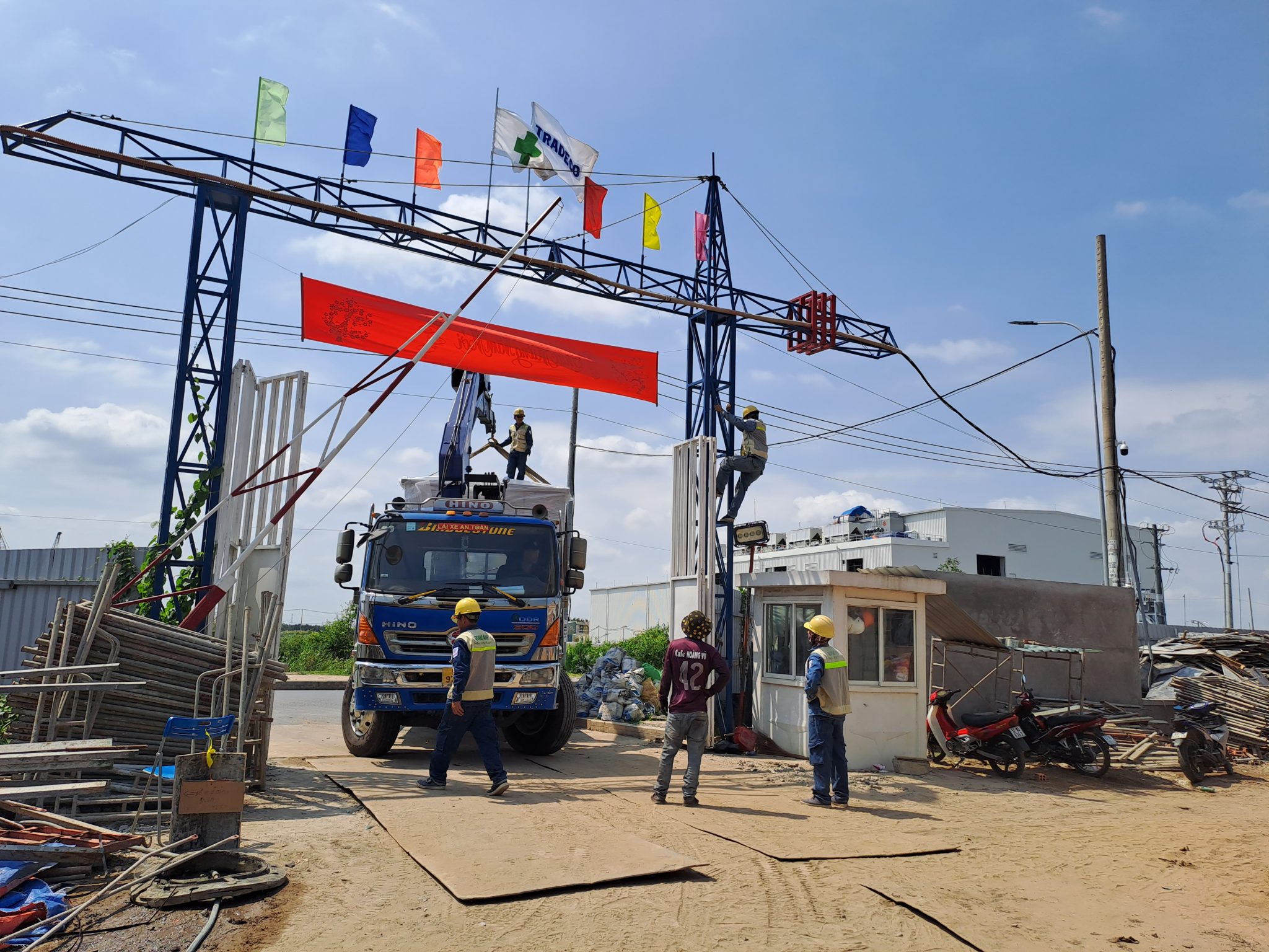 QuangAnhcons thi công tại trạm biến áp.