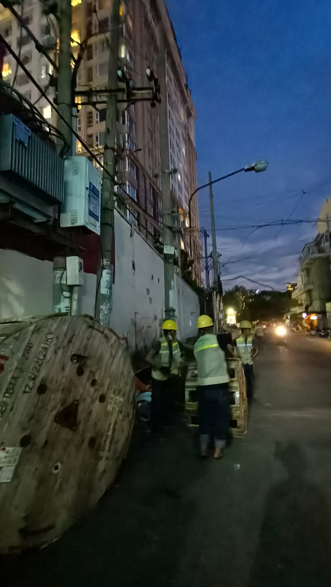 Quang cảnh lắp đặt hệ thống điện mặt trời của Quanganhcons.