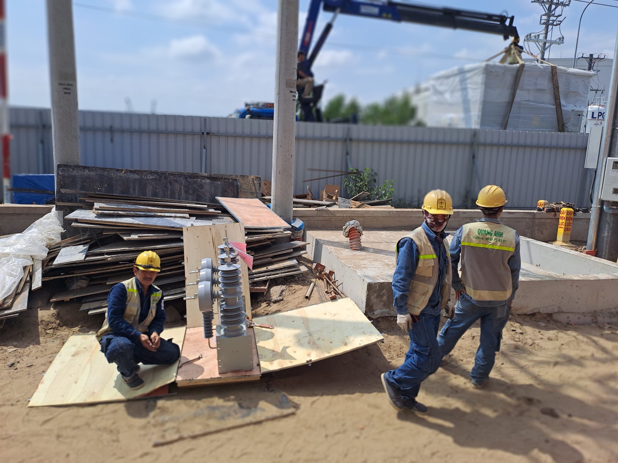 Tính năng kỹ thuật và an toàn Trang bị bảo hộ an toàn trong quá trình cải tạo điện