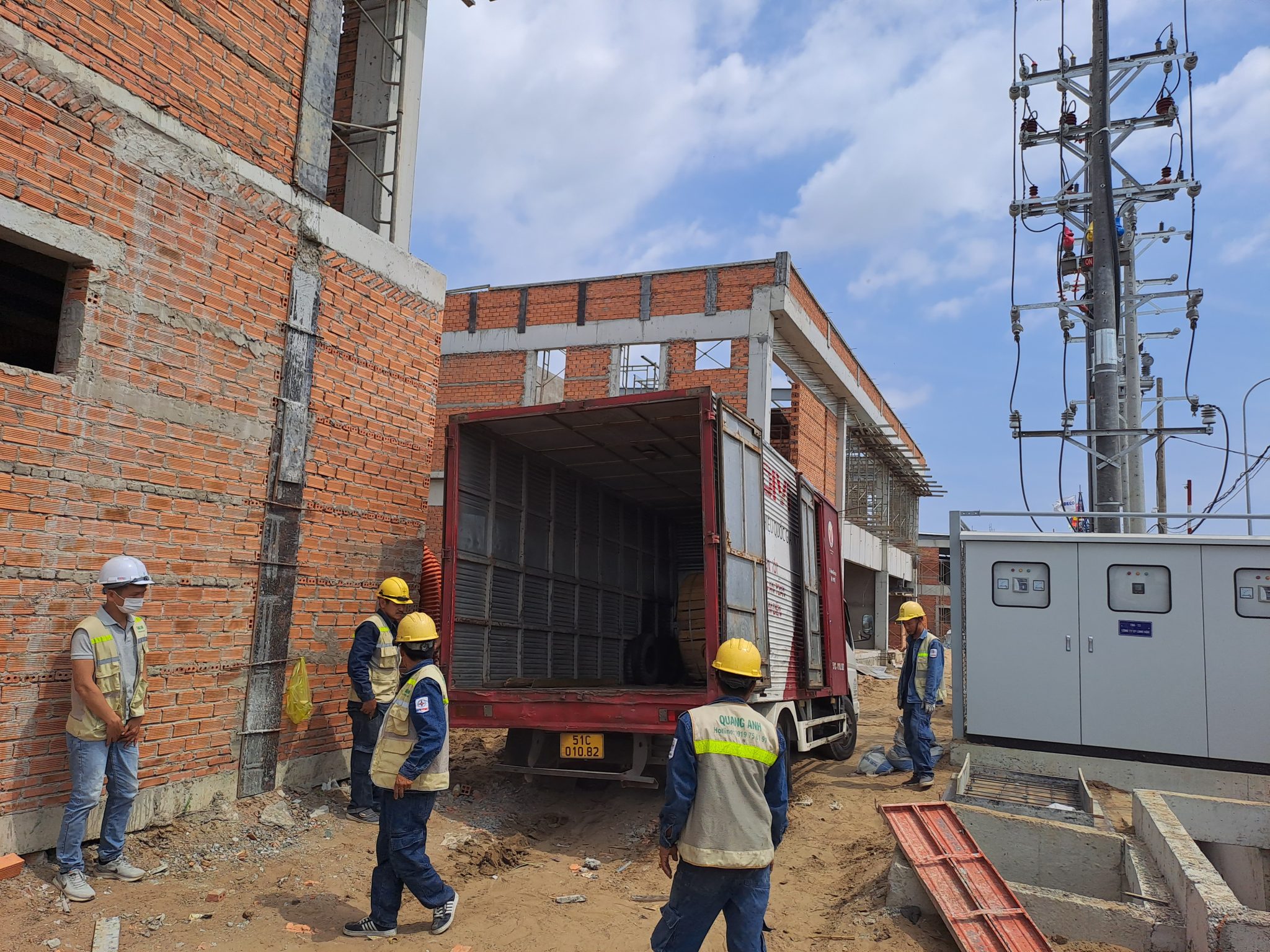 Hạ tầng hệ thống điện tại khu công nghiệp VSIP 1 với trạm biến áp hiện đại.