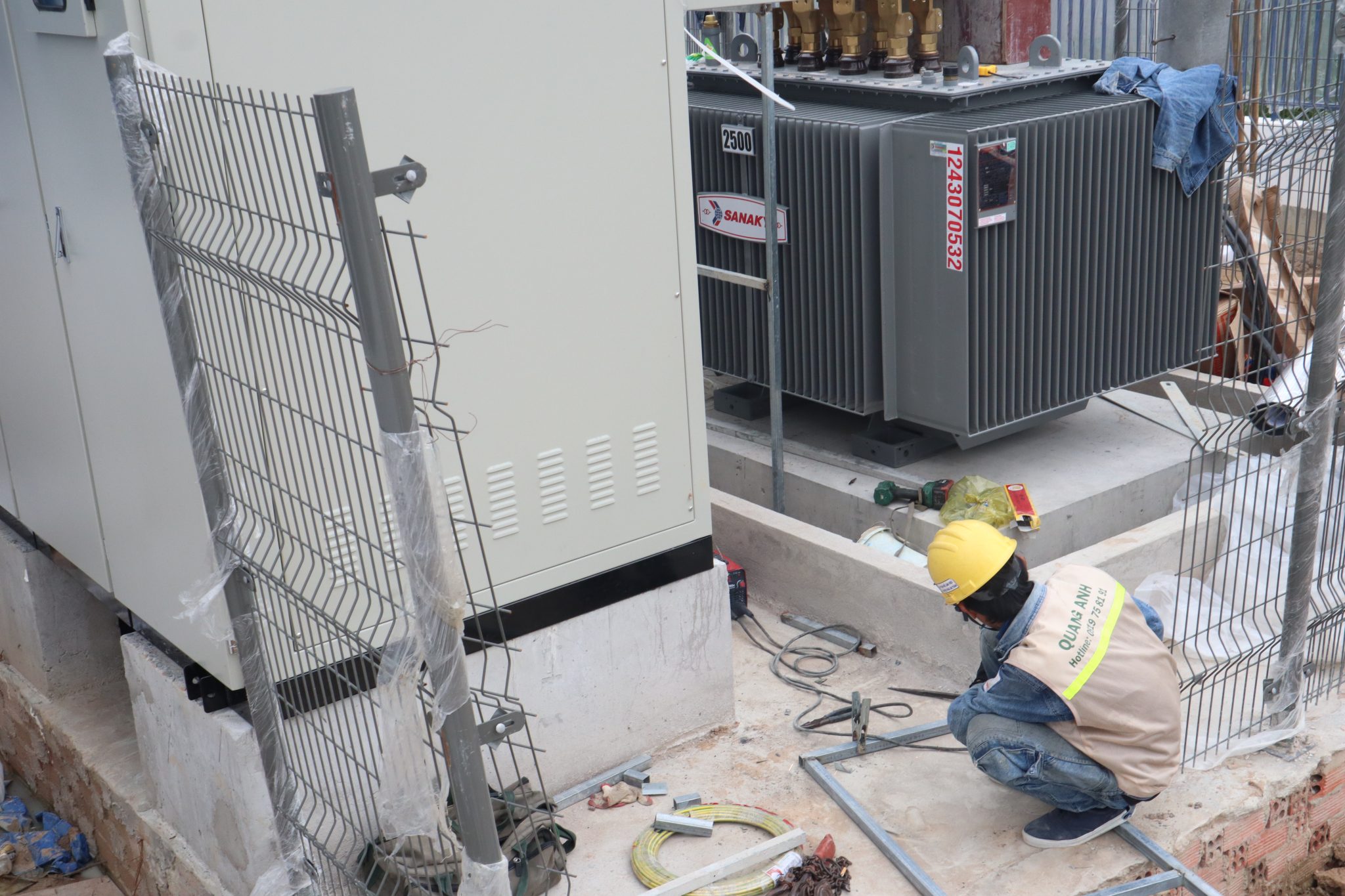 Trạm sạc nhanh DC 180kW nhìn gần cảnh.