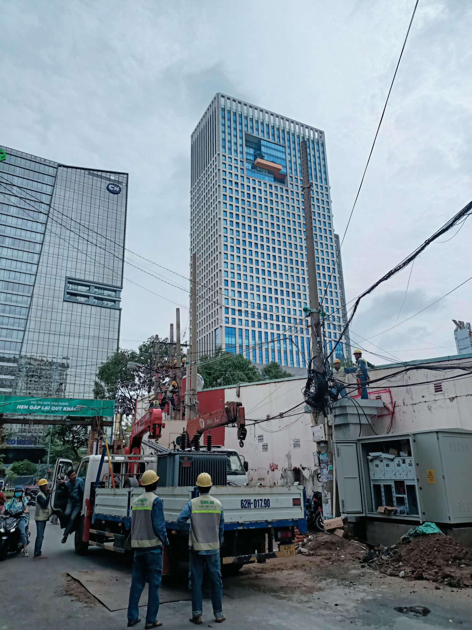 Dự án nâng cấp điện Dự án nâng cấp điện trong một tòa nhà thương mại.