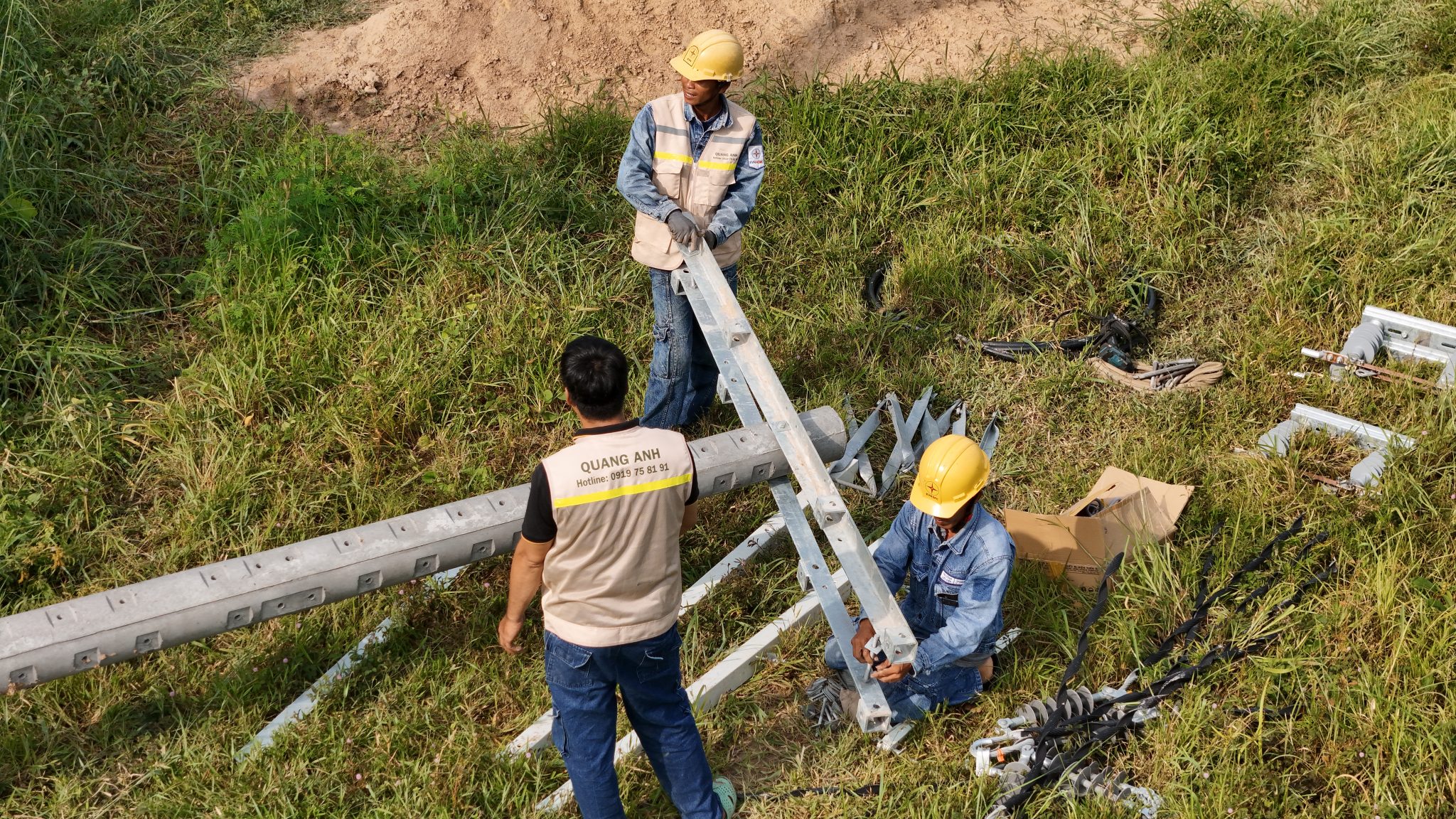 Hệ thống điện mặt trời áp mái Hình ảnh hệ thống điện mặt trời áp mái