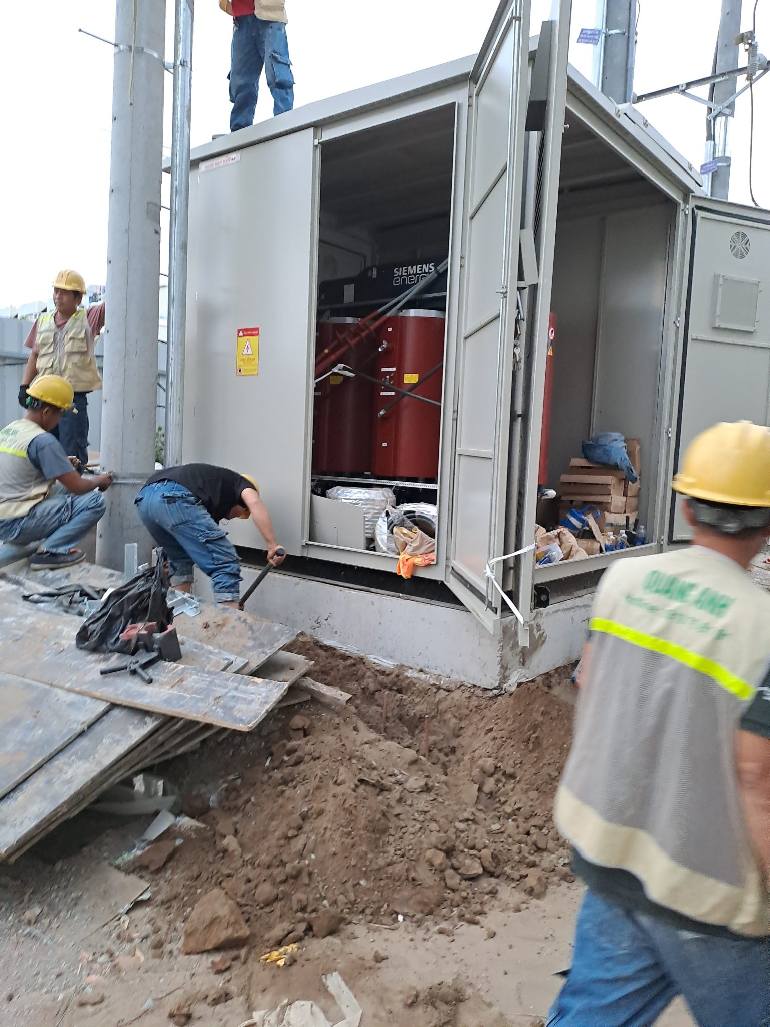 Sơ đồ ma trận quyết định lựa chọn xây mới, nâng cấp hoặc di dời trạm biến áp dựa trên hiện trạng và rủi ro