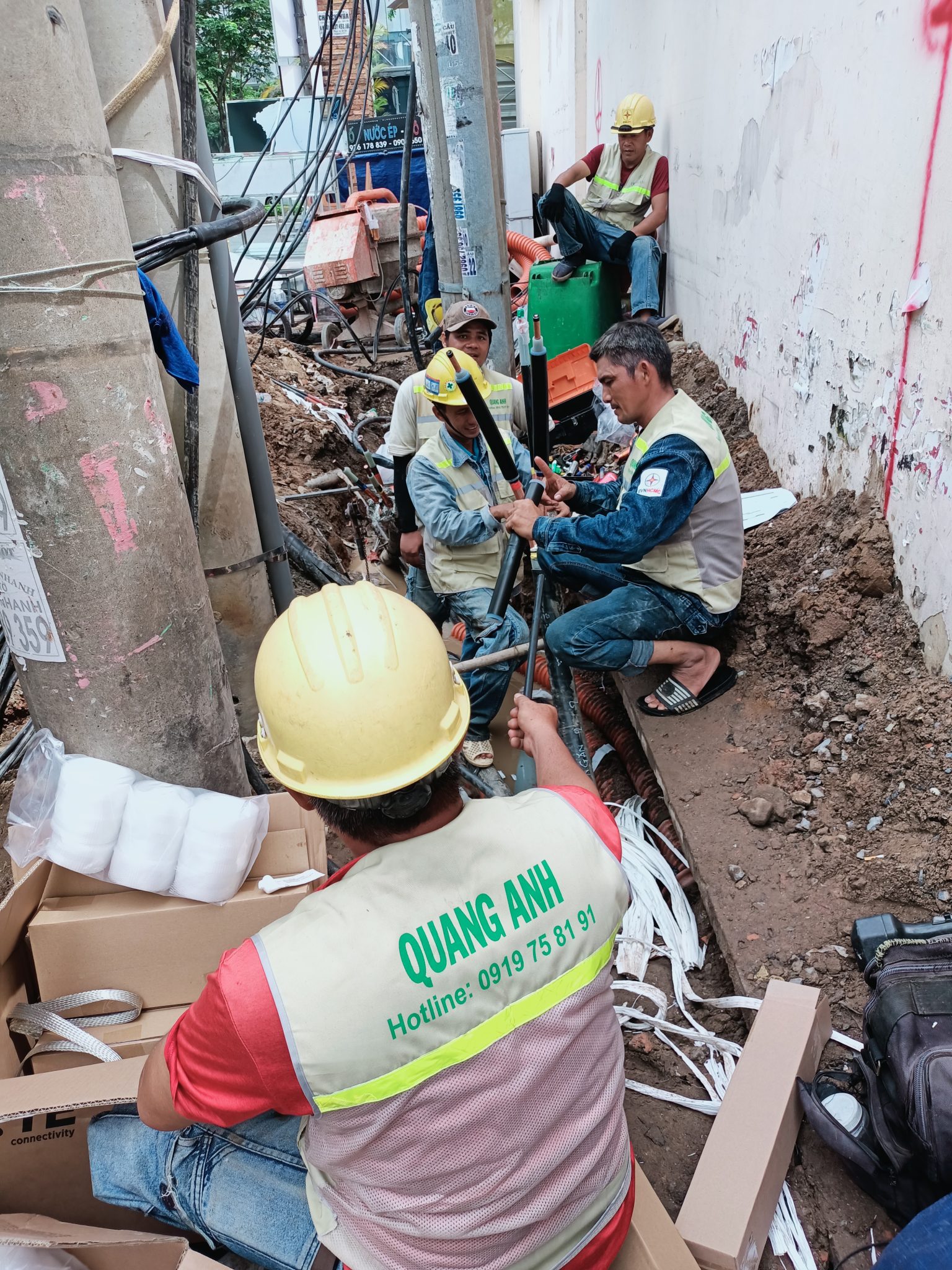 QuangAnhcons thực hiện dự án năng lượng mặt trời. QuangAnhcons thực hiện dự án năng lượng mặt trời.