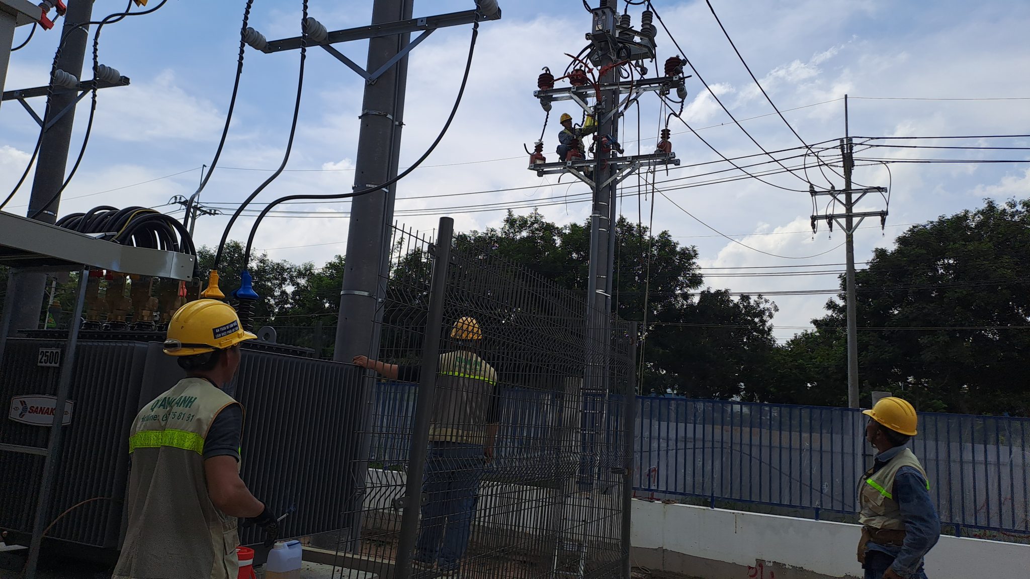 Thi công hạ tầng cho trạm sạc xe điện