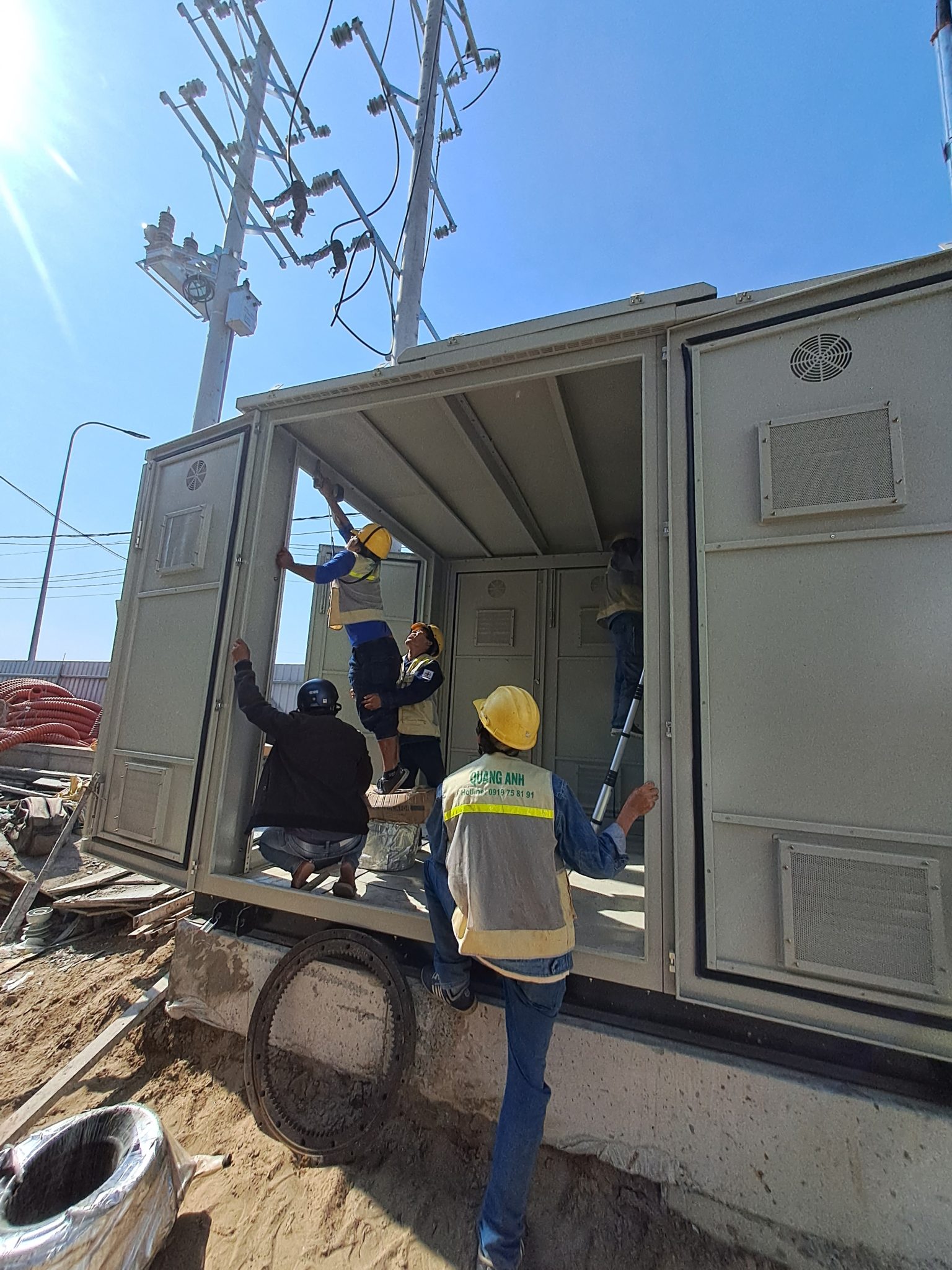 Trạm biến áp và sạc nhanh của QuangAnhcons QuangAnhcons xây dựng trạm biến áp và sạc xe điện